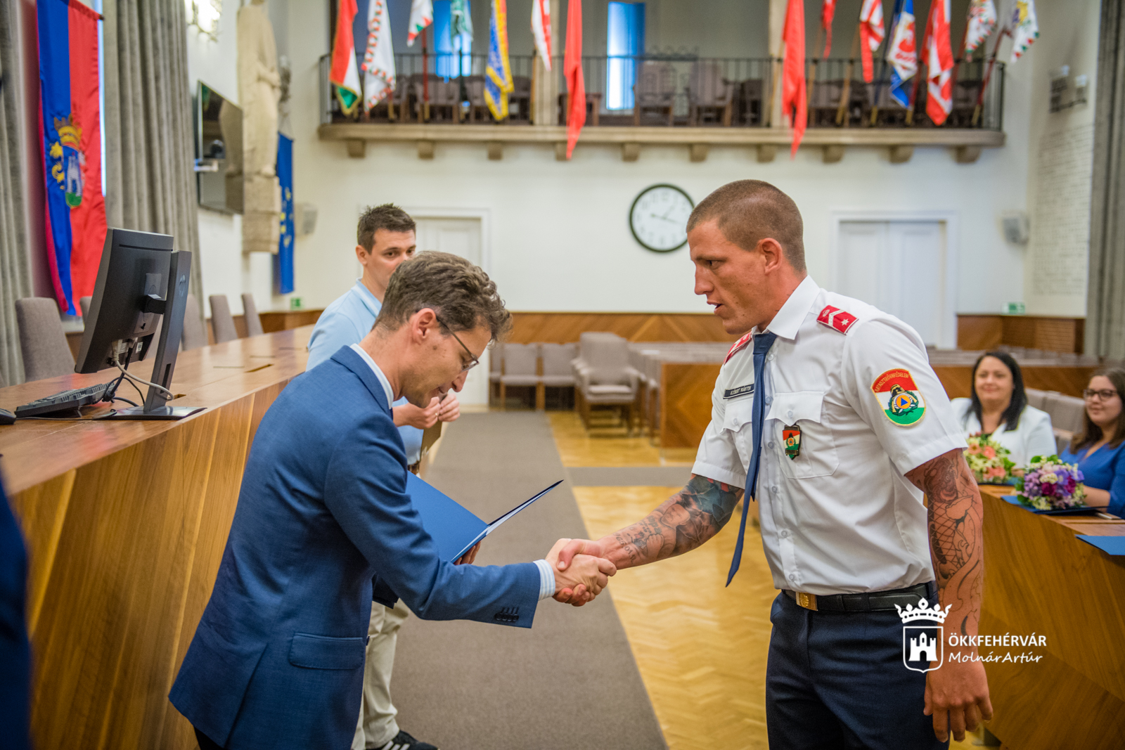 Köszönet az ápolóknak és katasztrófavédőknek